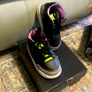 Jordan 3 retro toddler size 7